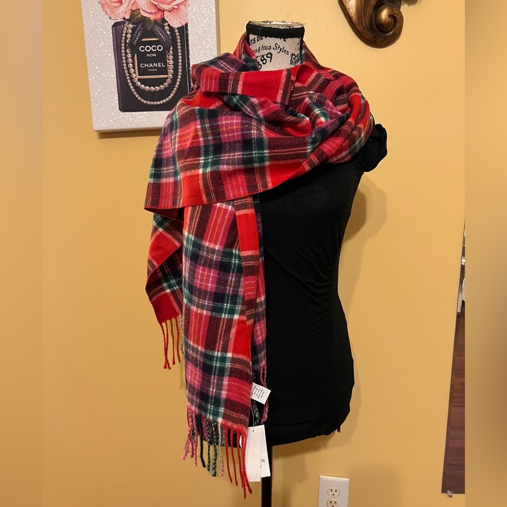 Crown & Ivy Red and Black Plaid Scarf w 22’ X65 inch